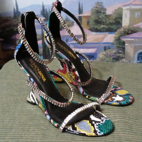 FASHIONNOVA👠LOS ANGELES💝💎🎻NEW!💄Size 9 Women,Nice Gift Giving!🎁 - Picture 8 of 11